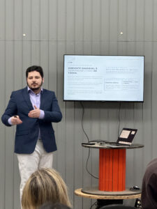 A lógica apresentada por Luciano: ambiente saudável não é custo — é resultado. E resultado que se mensura em retenção, produtividade e redução de passivos trabalhistas.